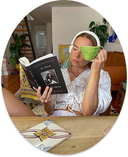 Sophia leyendo foto de Sophia leyendo